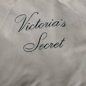 Victoria’s Secret Pink plush robe (medium/large)
